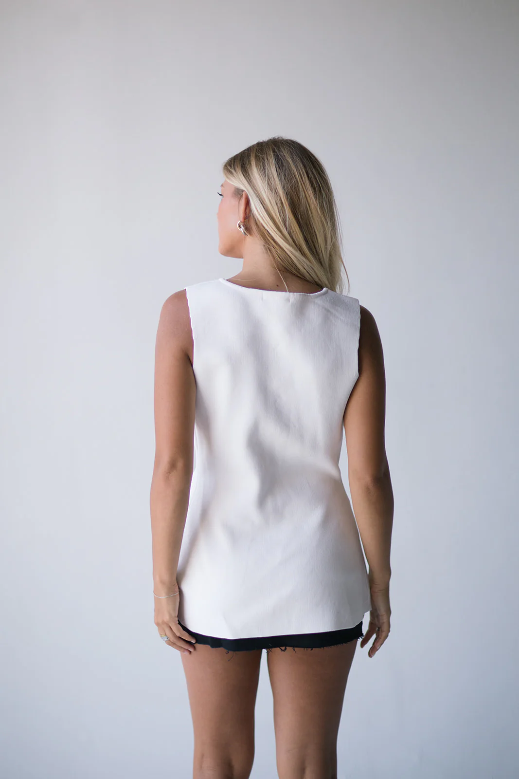 Esme Sleeveless Button Down Top - Off White - Image 3