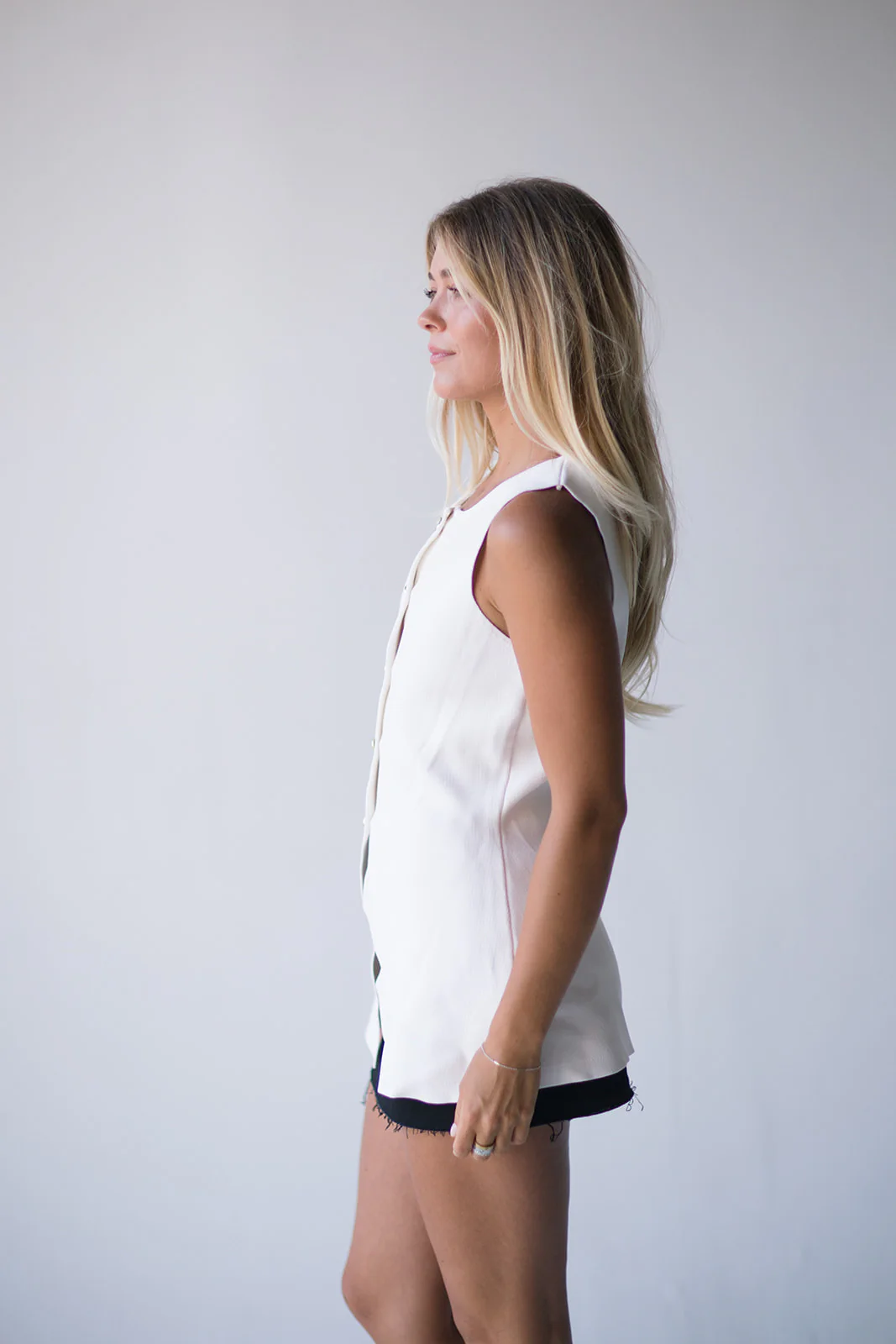 Esme Sleeveless Button Down Top - Off White - Image 4