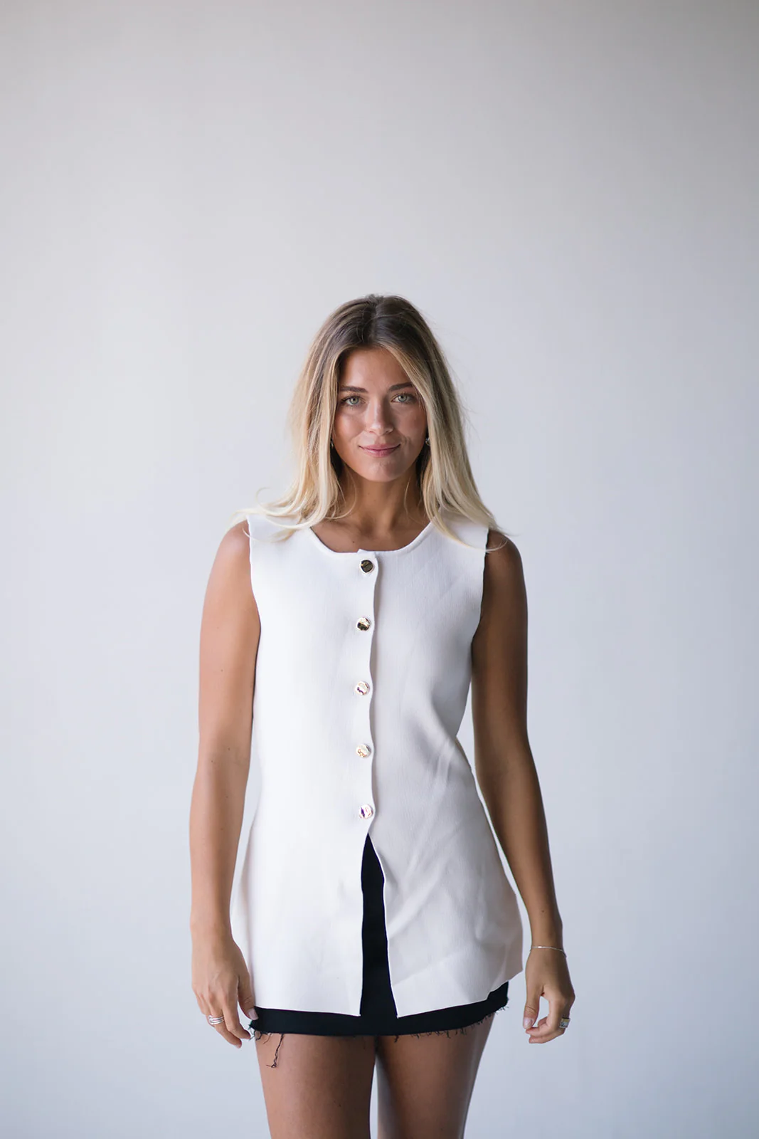 Esme Sleeveless Button Down Top - Off White - Image 5